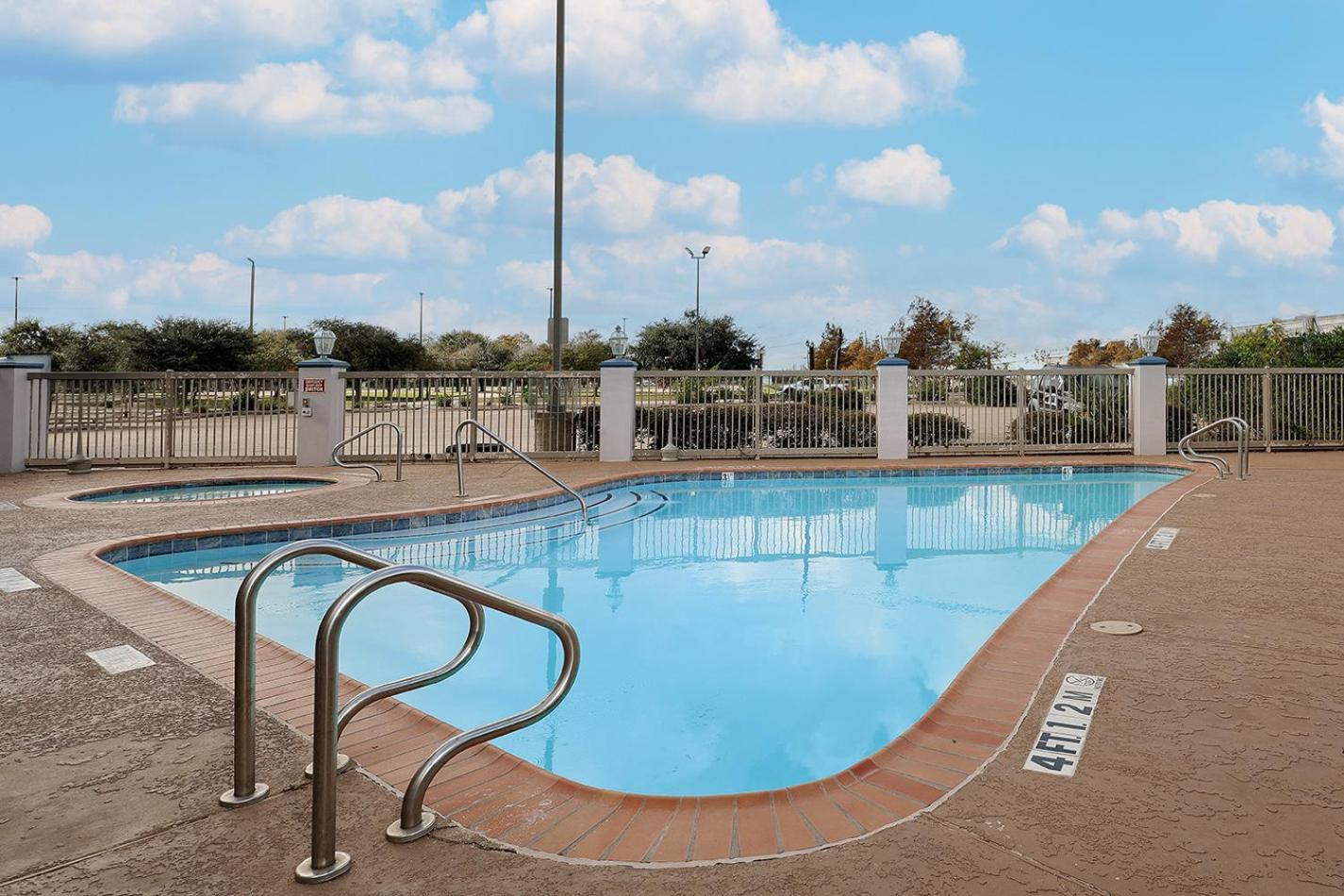 Hotel Sonesta Essential Westchase 3*